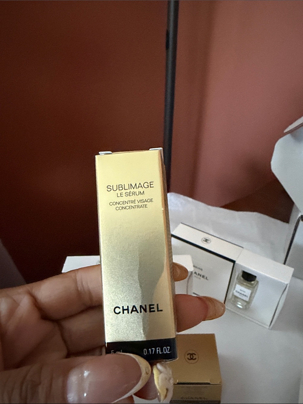 CHANEL Sublimage Serum & Crème Set - Gold and White Packaging - Picture 2 of 5
